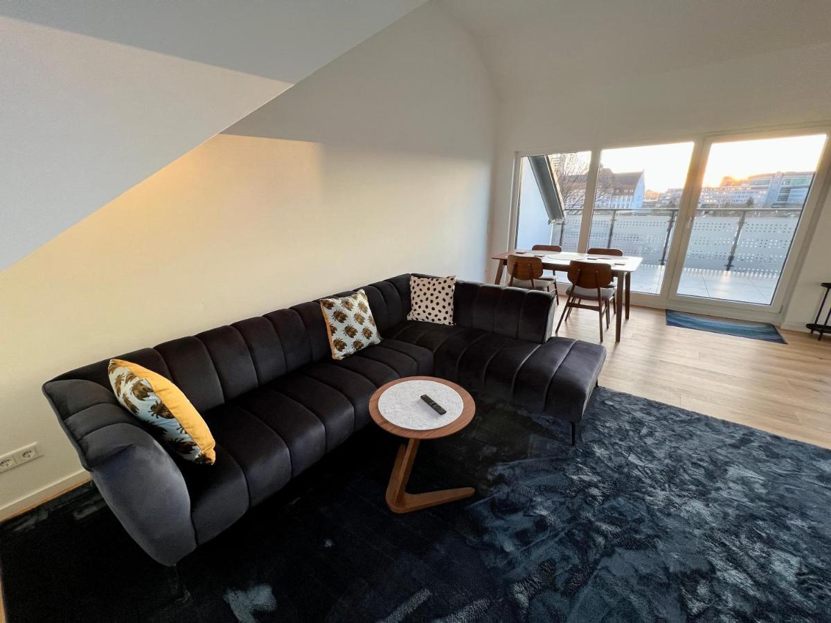 Lili-ps5-terrace-view-bright-kitchen-2xbedroom