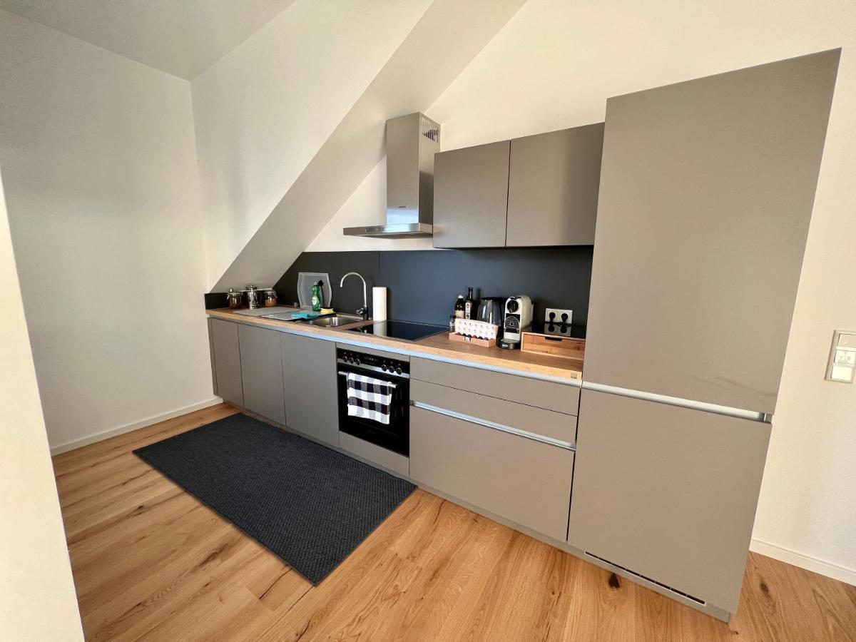 Lili-ps5-terrace-view-bright-kitchen-2xbedroom