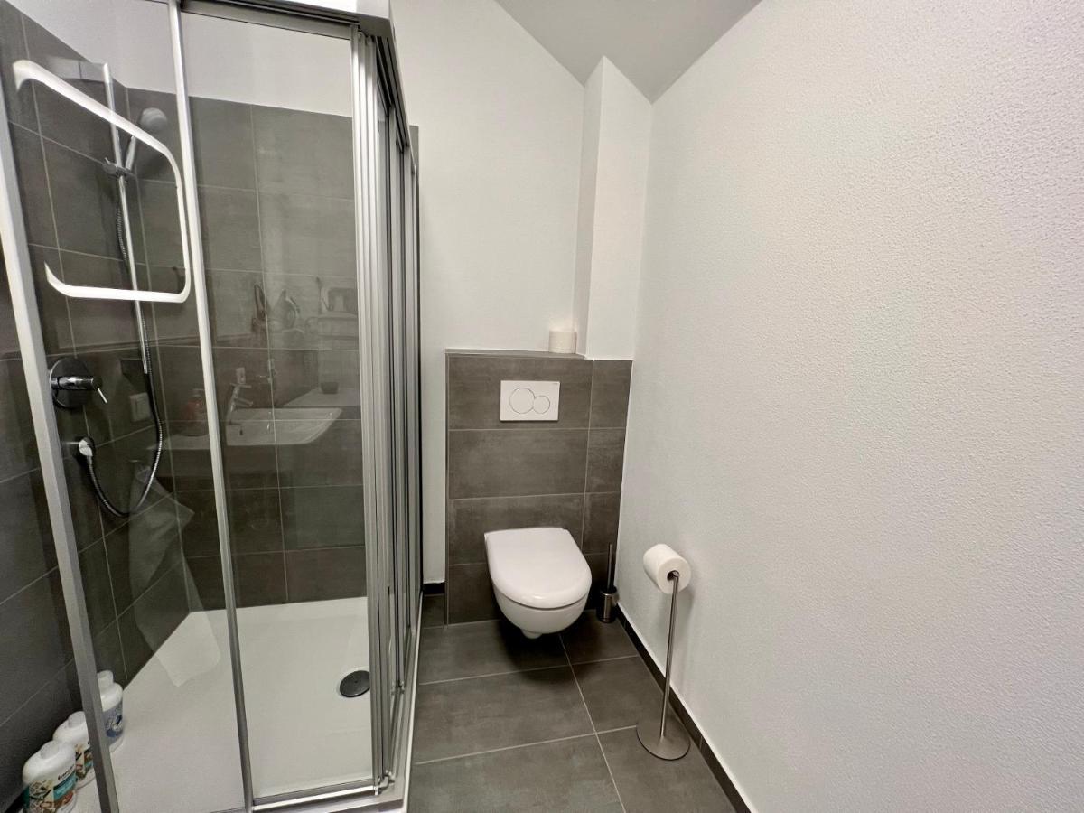 Lili-ps5-terrace-view-bright-kitchen-2xbedroom Offenbach am Main