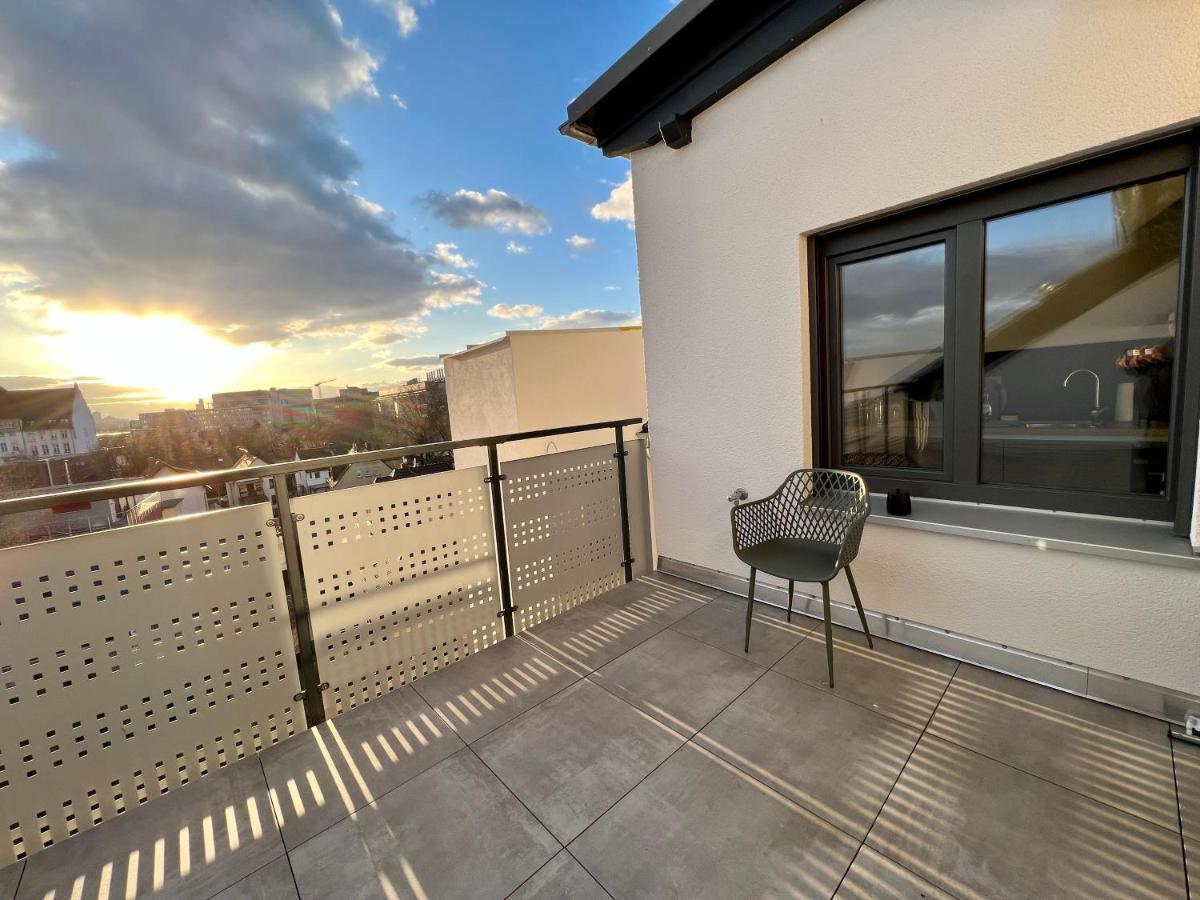 Lili-ps5-terrace-view-bright-kitchen-2xbedroom Apartment Offenbach am Main